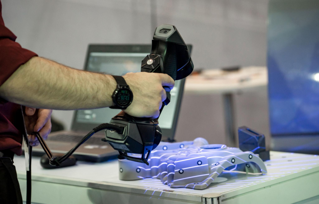 Layanan 3D scanning profesional untuk inspeksi dan pengukuran komponen industri.